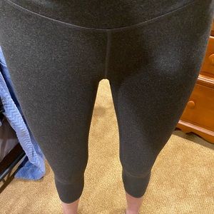 👑 WOMENS GREY FABLETICS CAPRIS